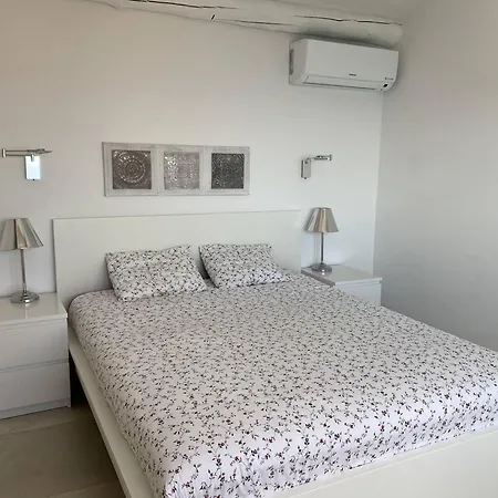 Avec Piscine A Debordement Et Climatisation, Cote D'azur - Fr-1-768-71